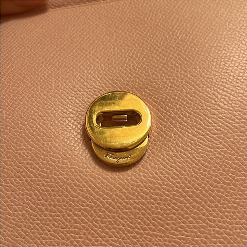 Salvatore Ferragamo Ginny Light Pink Leather Purse - Picture 10 of 16